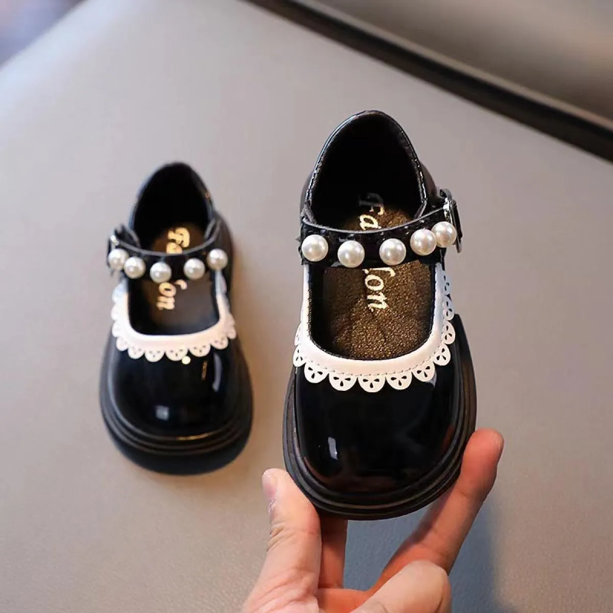Scarpe da bambina New School Primavera Estate Bambina Scarpe con punta tonda in vernice brillante Principessa con bordo floreale
