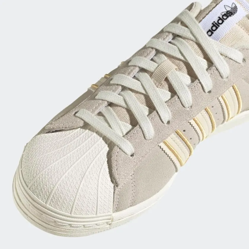 Scarpe superstar