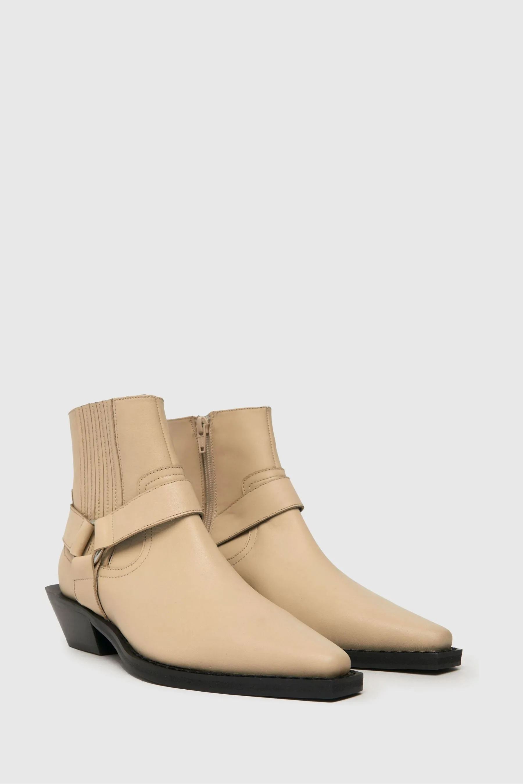 Schuh - Azlan - Cream western in pelle con dettagli in  - Stivali