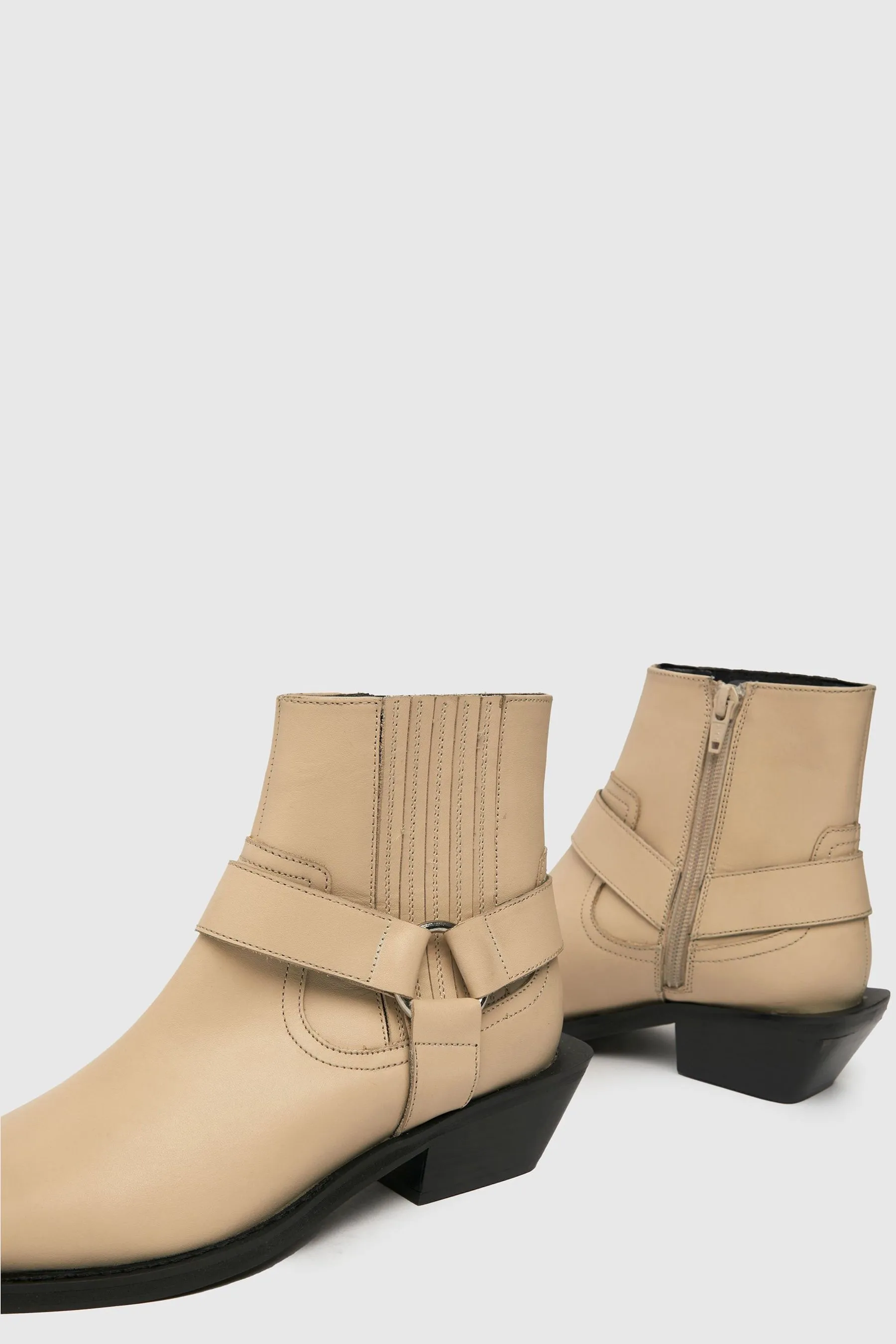 Schuh - Azlan - Cream western in pelle con dettagli in  - Stivali