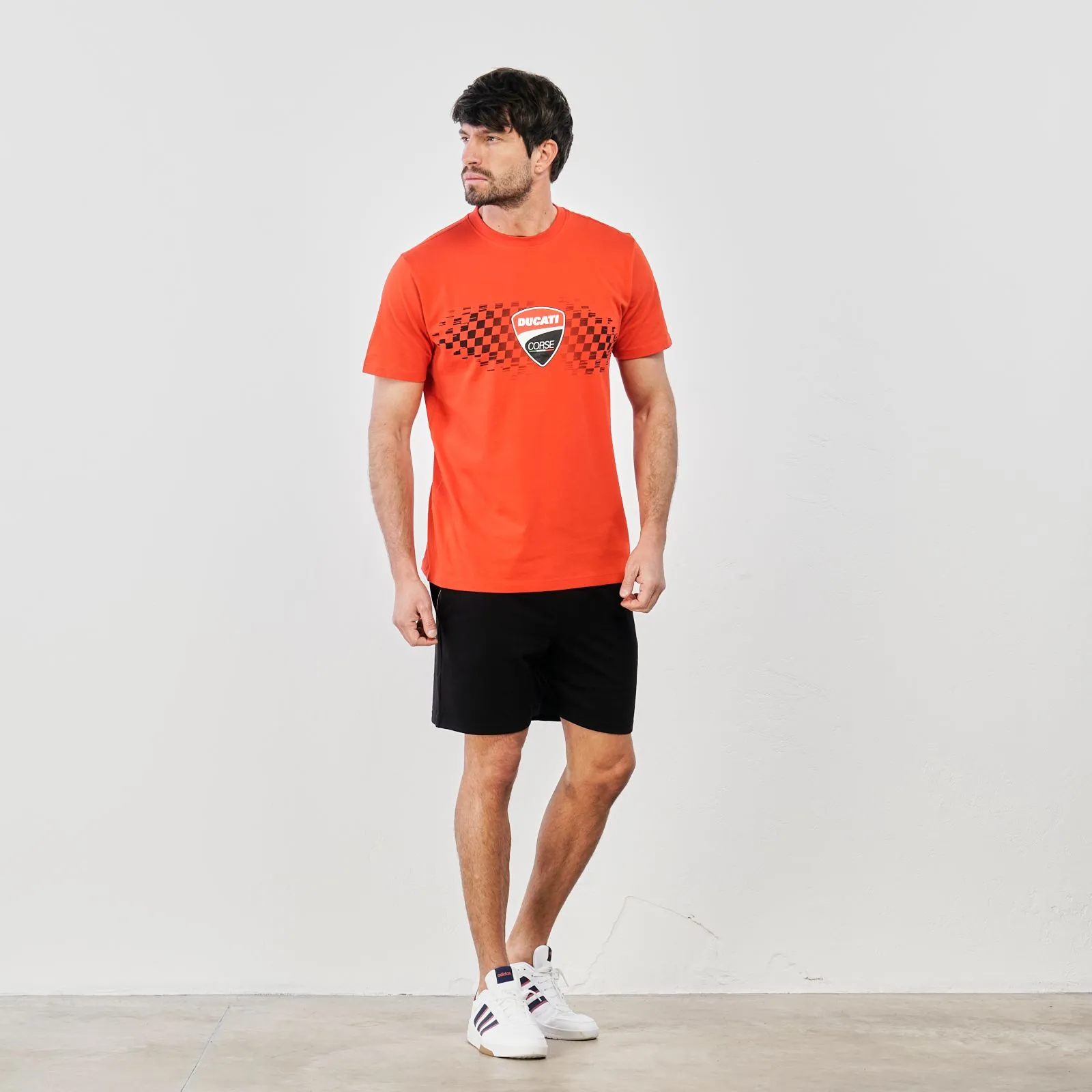 Shorts neri con tasche e stemma