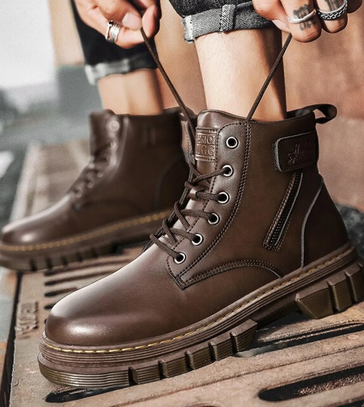 Stivali da moto Autunno Inverno Nuovi stivali con utensili con suola spessa Trend Stivali da uomo moda casual Stivali stringati