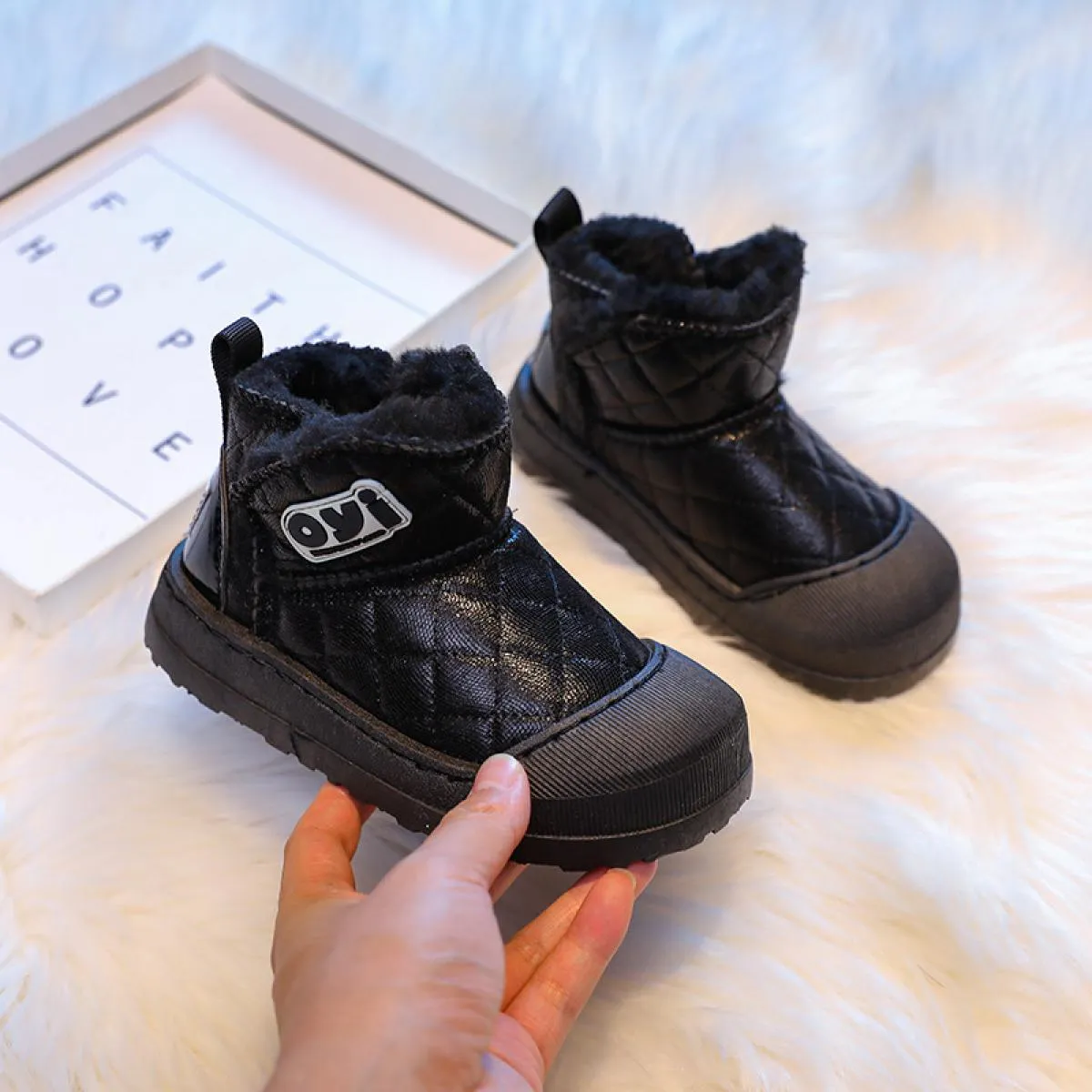 Stivali da neve per ragazzo super caldi Stivali corti antiscivolo a prova di freddo per ragazze Scarpe per bambini alla moda sco