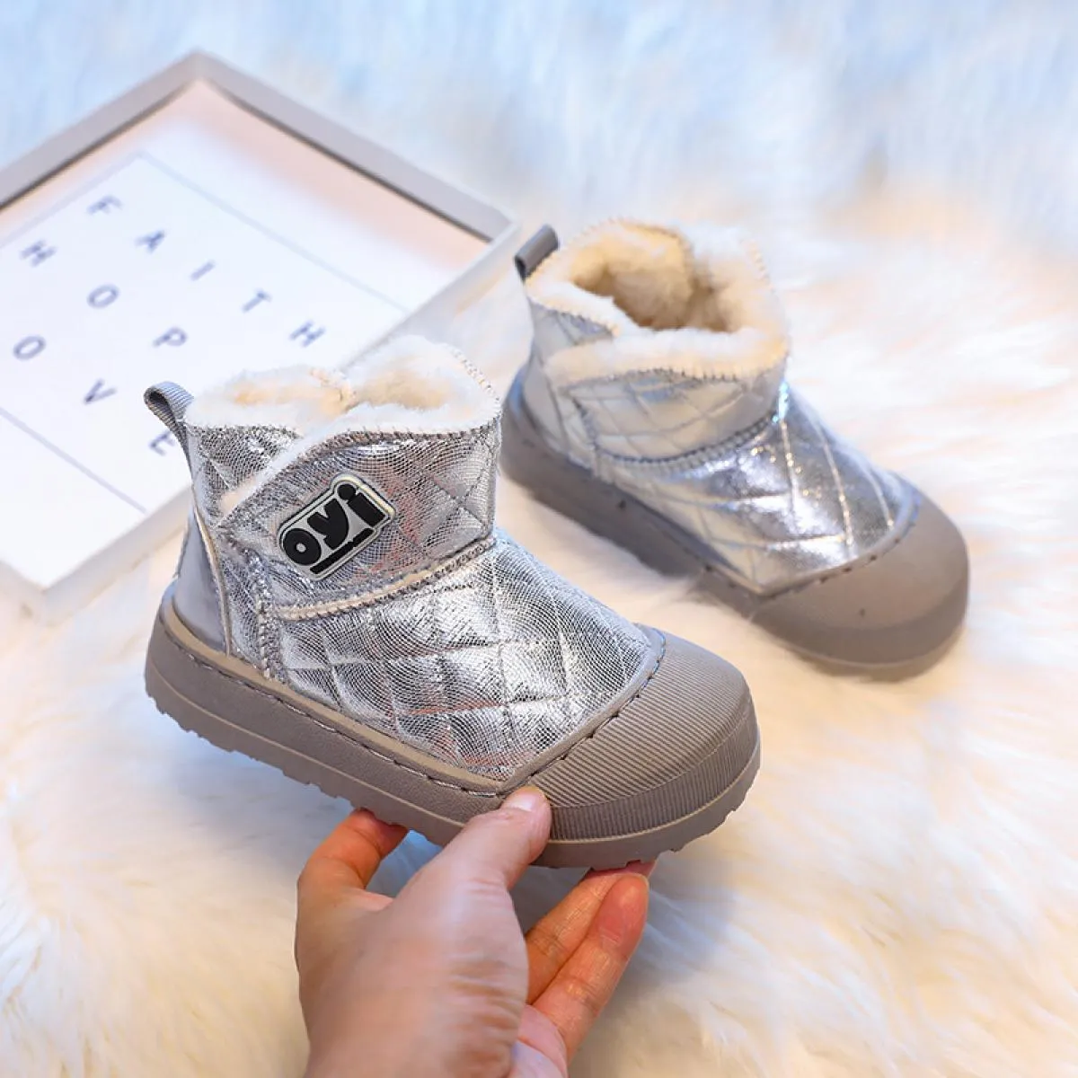 Stivali da neve per ragazzo super caldi Stivali corti antiscivolo a prova di freddo per ragazze Scarpe per bambini alla moda sco
