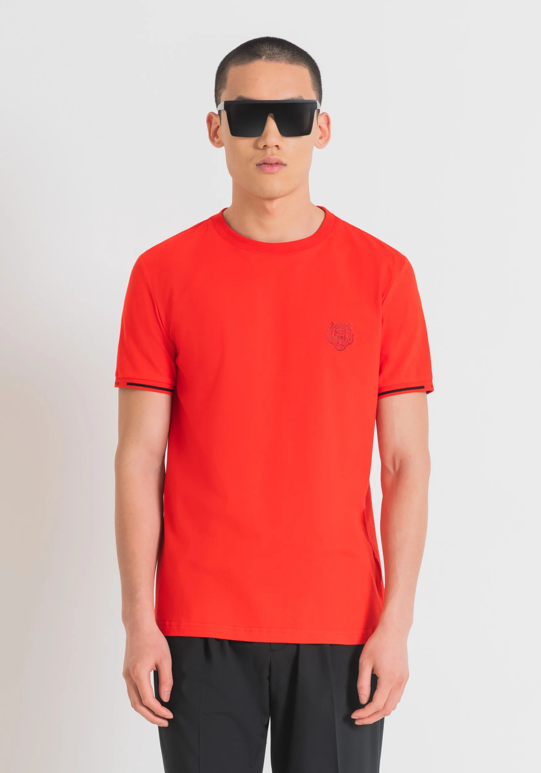 T-SHIRT SLIM FIT IN JERSEY DI COTONE CON STAMPA TIGRE