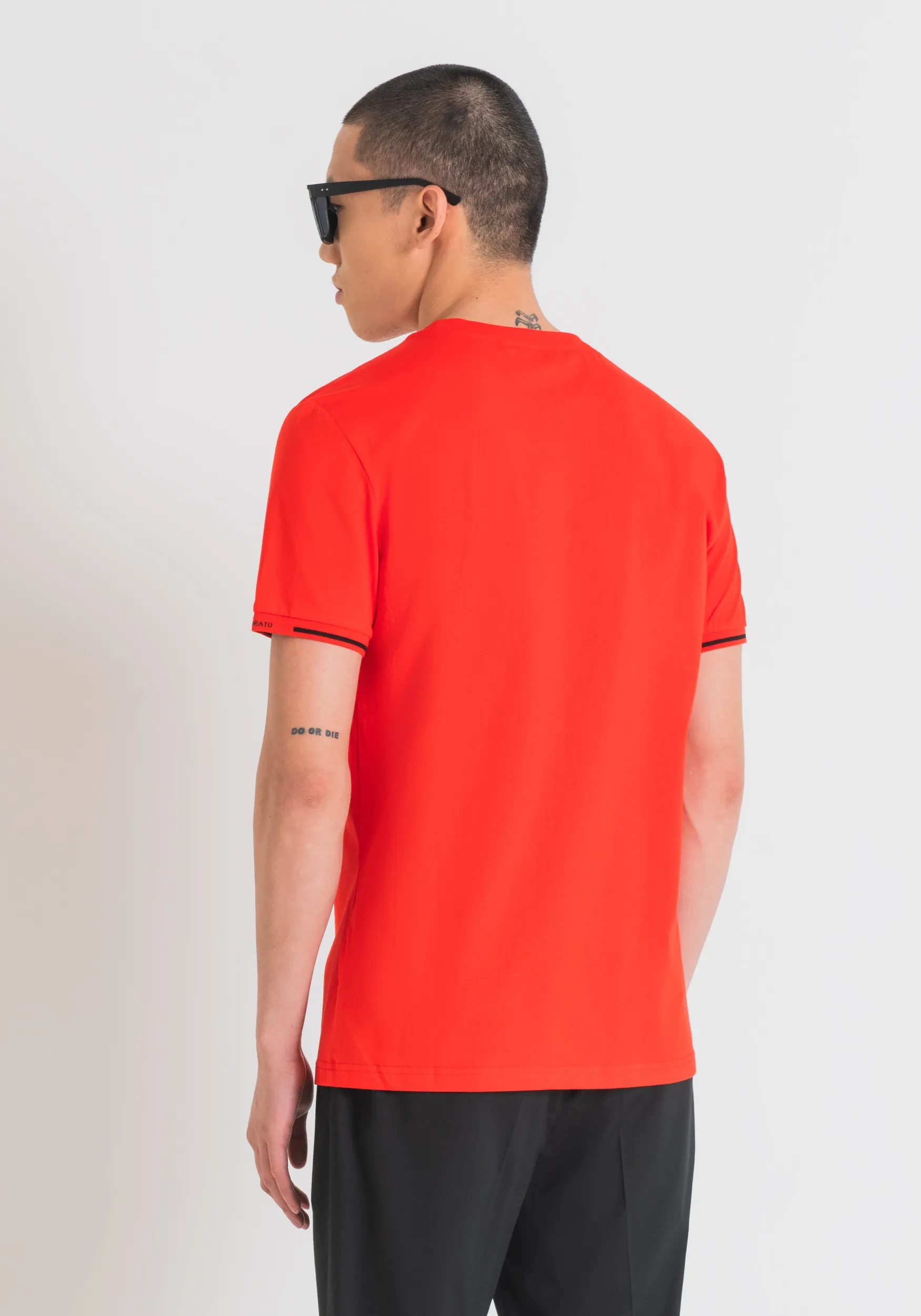 T-SHIRT SLIM FIT IN JERSEY DI COTONE CON STAMPA TIGRE