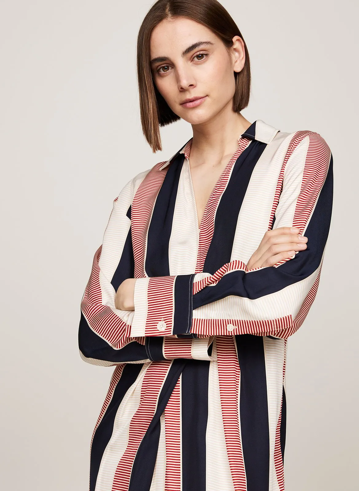  TOMMY HILFIGER   Abito midi a righe con colletto a camicia | Bianco