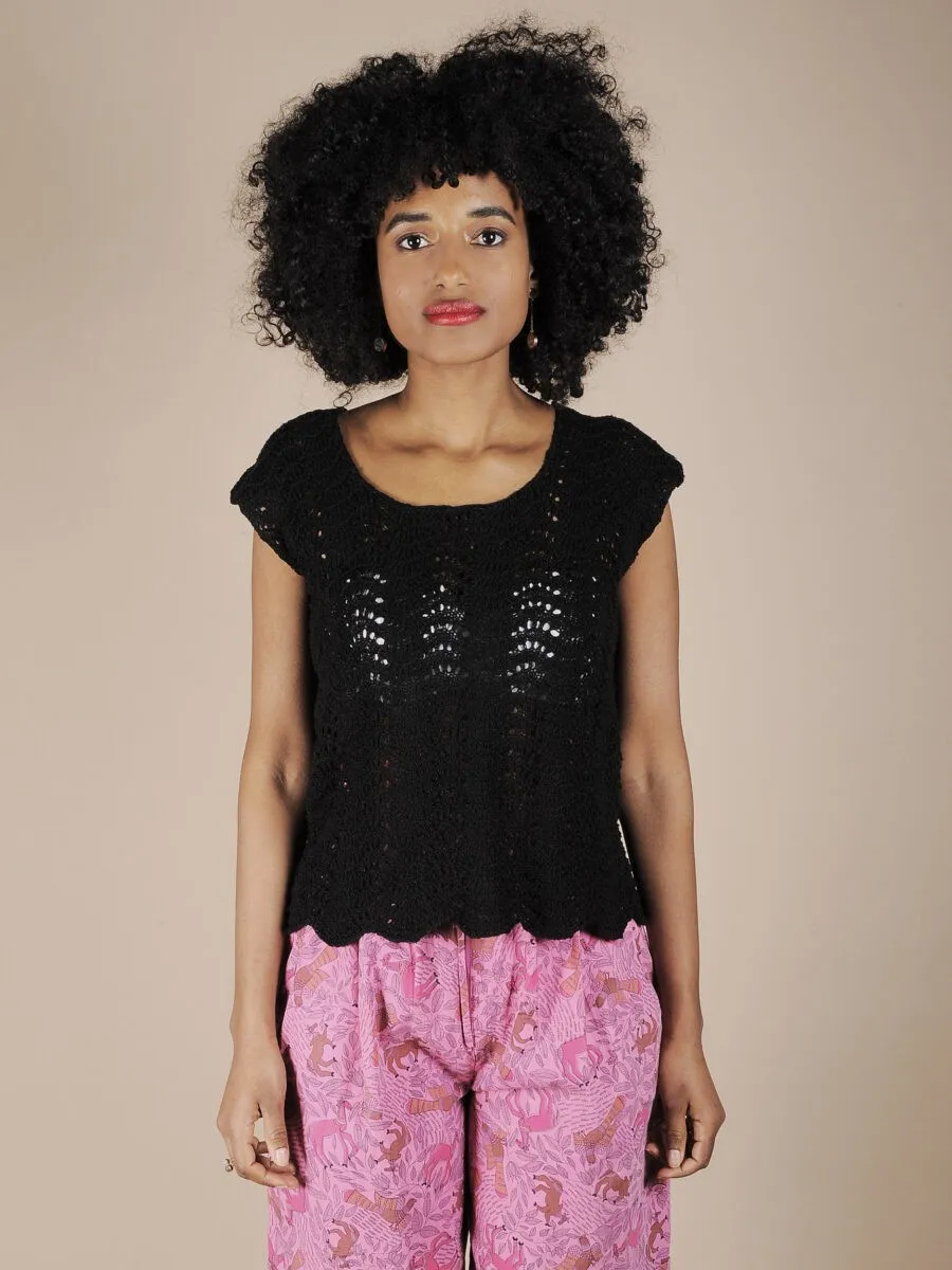 Top crochet nero in cotone fatto a mano