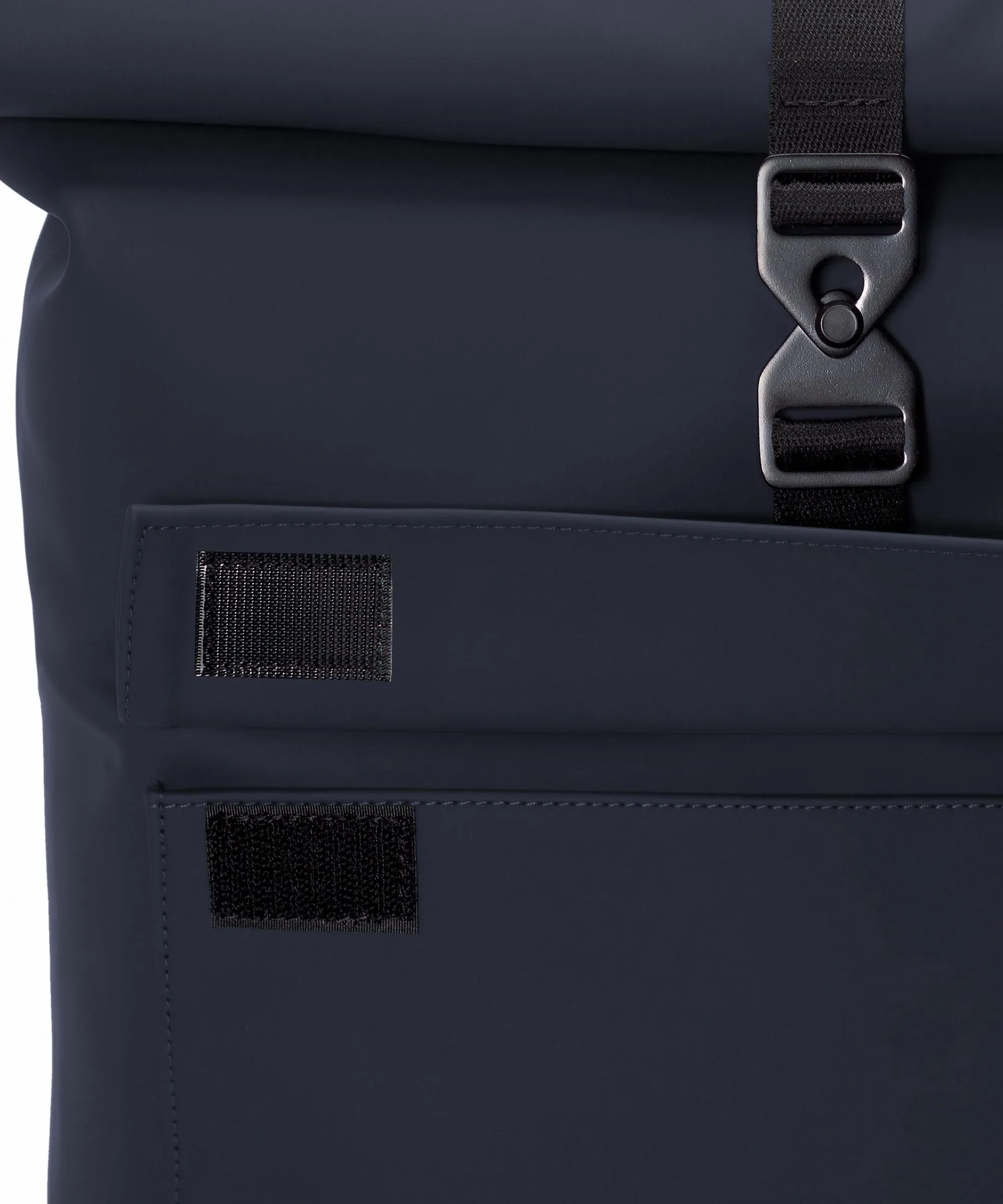  Ucon Acrobatics Lotus Jasper Medium Zaino roll-top 15.6″ poliuretano, poliestere riciclato navy  